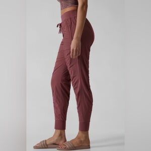 Athleta Attitude II Jogger Pants In Tawny Rose/Mauve Size 2P